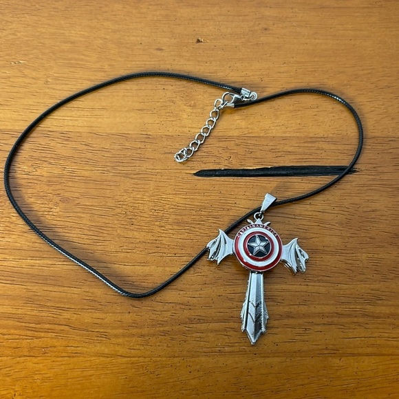 Sarah Cross with Captain America Symbol Fidget Pendant - Picture 1 of 4